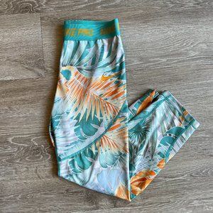 Nike Girls HAWAIIAN Pattern leggings | Girls floral pattern dri fit leggings